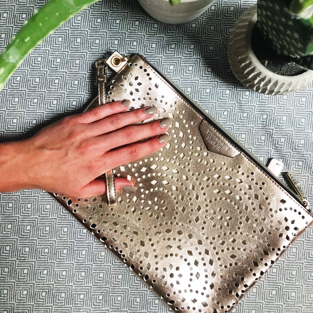 Extra Large VS wristlet